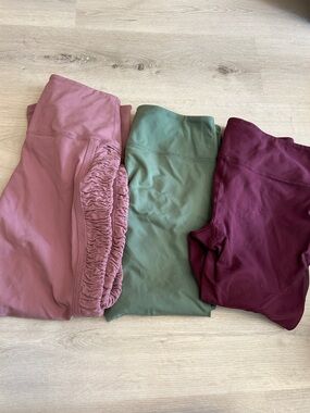 3 pairs Capri style glyder leggings retail $88 per pair